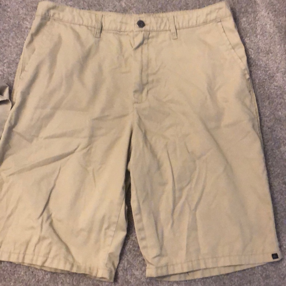 Men’s Quiksilver khaki chino shorts